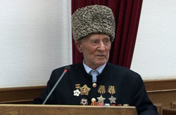 Мэр Махачкалы встретился с ветеранами ВОВ