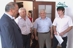 Детям-сиротам вручили ключи от квартир