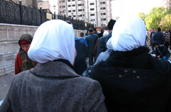 Мужчины, будьте внимательны, смотрите, как ходят ваши жёны, сёстры, дочери!